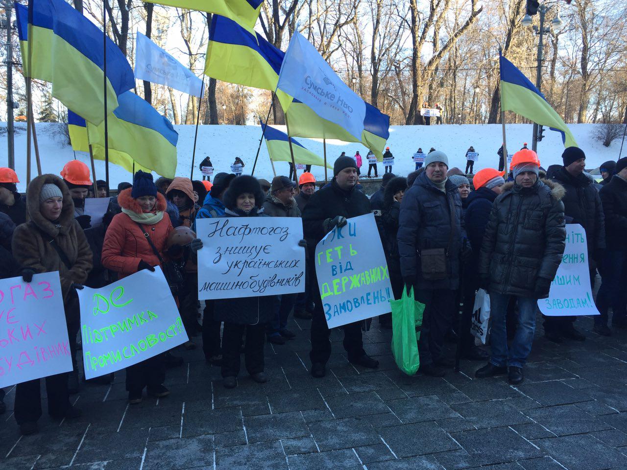 Більше тисячі промисловців вимагають від Гройсмана повернути держзамовлення